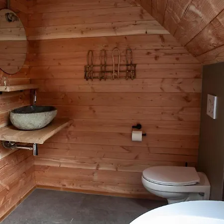 Сasa de vacaciones Beautiful With Spa, On A On The Maashorst Nature Reserve