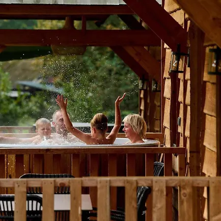 Сasa de vacaciones Beautiful With Spa, On A On The Maashorst Nature Reserve *